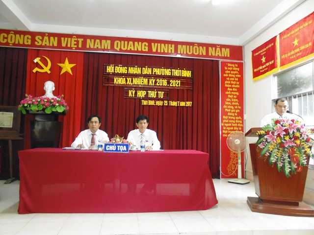 Hình 02: Quang cảnh kỳ họp thứ tư Hội đồng nhân dân phường Thới Bình khóa XI, nhiệm kỳ 2016 – 2021